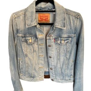Levi’s original trucker jacket vintage pre owned in good condition.  Ladies M